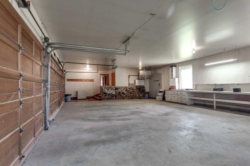 273167 Range Road 25, Rural Rocky View County, AB - Indoor Photo Showing Garage