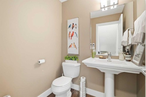 226 11 Avenue Nw, Calgary, AB - Indoor Photo Showing Bathroom