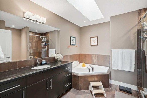 226 11 Avenue Nw, Calgary, AB - Indoor Photo Showing Bathroom