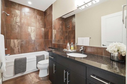 226 11 Avenue Nw, Calgary, AB - Indoor Photo Showing Bathroom