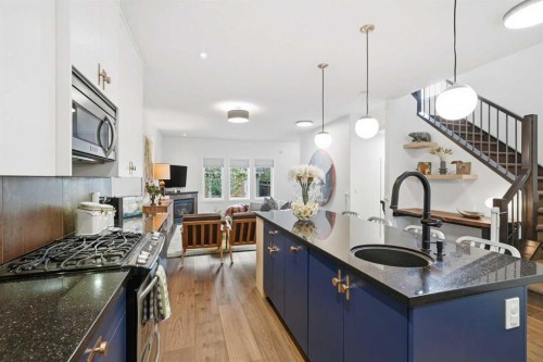 226 11 Avenue Nw, Calgary, AB - Indoor Photo Showing Kitchen With Upgraded Kitchen