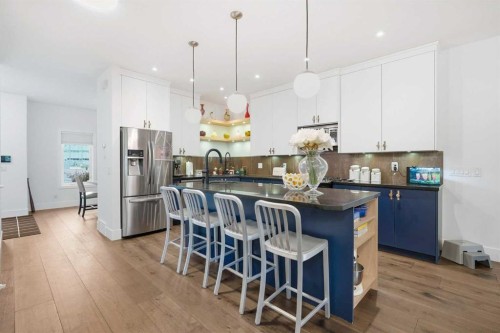 226 11 Avenue Nw, Calgary, AB - Indoor Photo Showing Kitchen With Upgraded Kitchen