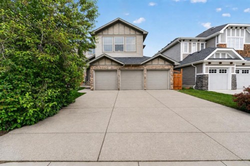 76 Rainbow Falls Boulevard  Chestermere, AB T1X 0S6