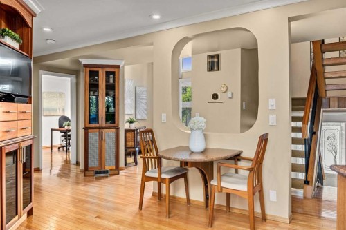 8 Varsplain Place Nw, Calgary, AB 