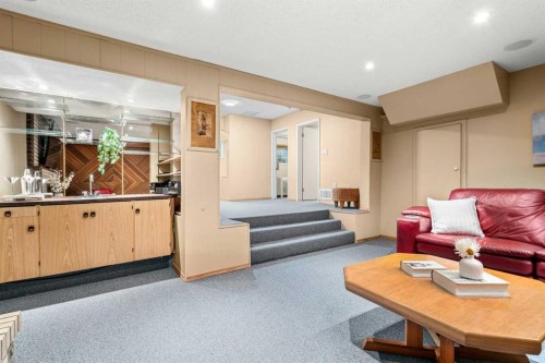 8 Varsplain Place Nw, Calgary, AB 