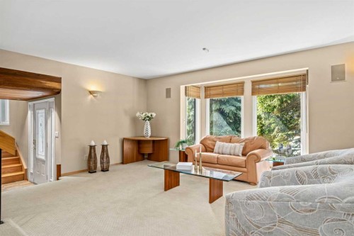 8 Varsplain Place Nw, Calgary, AB 