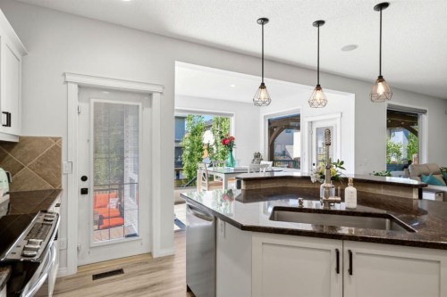 212 Willowmere Close, Chestermere, AB - Indoor Photo Showing Kitchen