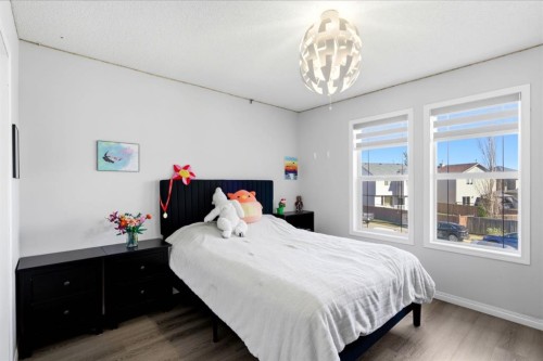 212 Willowmere Close, Chestermere, AB - Indoor Photo Showing Bedroom