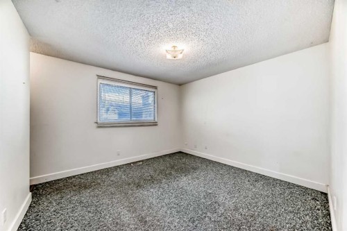 703 58 Street Se, Calgary, AB - Indoor Photo Showing Other Room