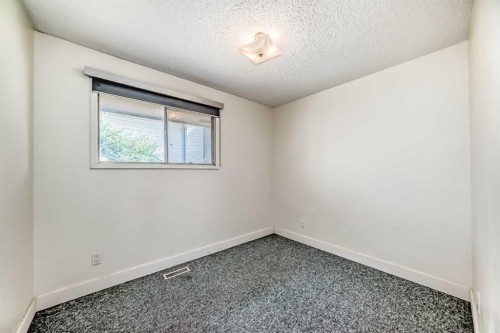 703 58 Street Se, Calgary, AB - Indoor Photo Showing Other Room