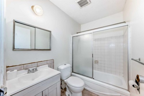 703 58 Street Se, Calgary, AB - Indoor Photo Showing Bathroom