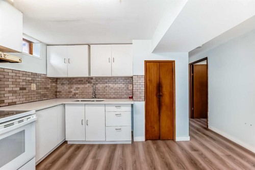 703 58 Street Se, Calgary, AB - Indoor Photo Showing Kitchen