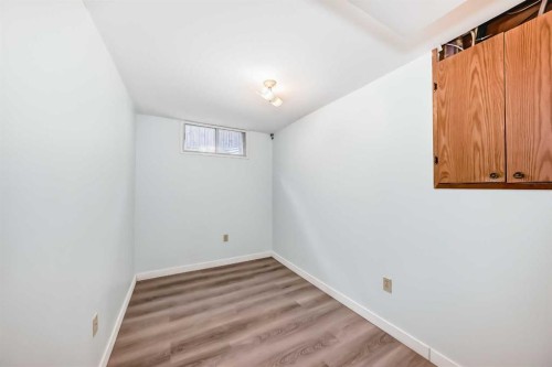 703 58 Street Se, Calgary, AB - Indoor Photo Showing Other Room