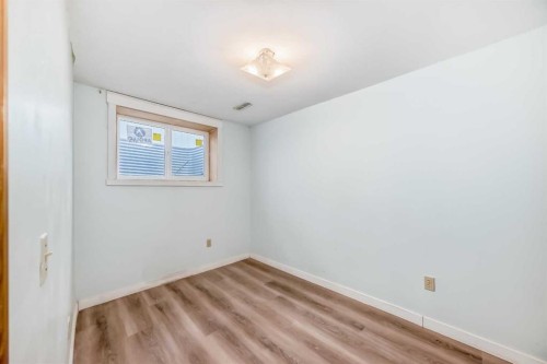 703 58 Street Se, Calgary, AB - Indoor Photo Showing Other Room