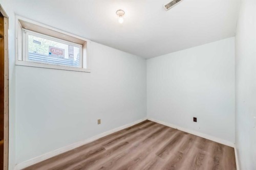 703 58 Street Se, Calgary, AB - Indoor Photo Showing Other Room