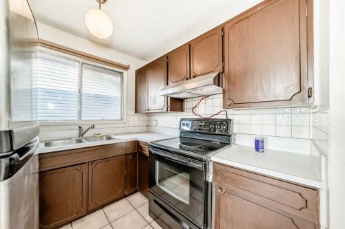 703 58 Street Se, Calgary, AB - Indoor Photo Showing Kitchen With Double Sink