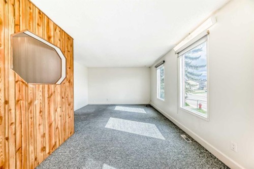 703 58 Street Se, Calgary, AB - Indoor Photo Showing Other Room