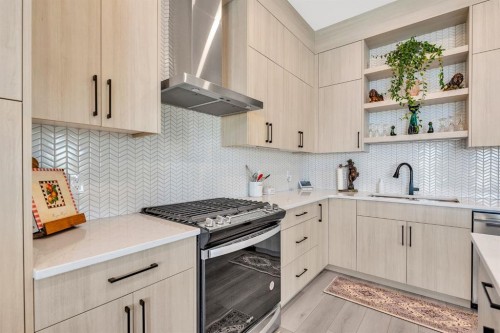 1098 Creekside Boulevard Sw, Calgary, AB - Indoor Photo Showing Kitchen With Upgraded Kitchen