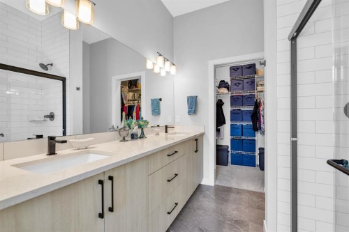 1098 Creekside Boulevard Sw, Calgary, AB - Indoor Photo Showing Bathroom