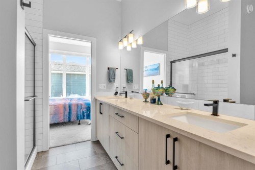 1098 Creekside Boulevard Sw, Calgary, AB - Indoor Photo Showing Bathroom