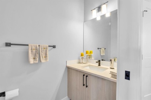 1098 Creekside Boulevard Sw, Calgary, AB - Indoor Photo Showing Bathroom