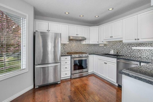 31-8 Riverview Circle, Cochrane, AB - Indoor Photo Showing Kitchen With Stainless Steel Kitchen With Upgraded Kitchen