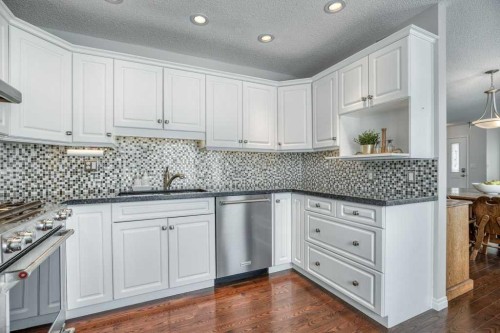 31-8 Riverview Circle, Cochrane, AB - Indoor Photo Showing Kitchen With Stainless Steel Kitchen With Upgraded Kitchen