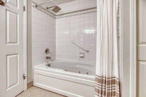 31-8 Riverview Circle, Cochrane, AB - Indoor Photo Showing Bathroom