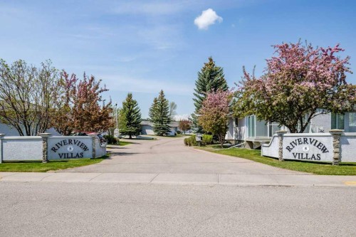 31-8 Riverview Circle, Cochrane, AB - Outdoor