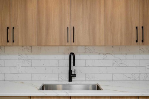 312 Queensland Road Se, Calgary, AB - Indoor Photo Showing Kitchen