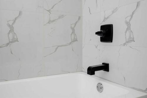 312 Queensland Road Se, Calgary, AB - Indoor Photo Showing Bathroom