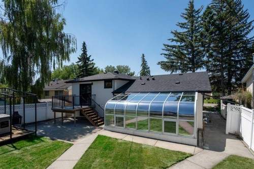 312 Queensland Road Se, Calgary, AB - Outdoor