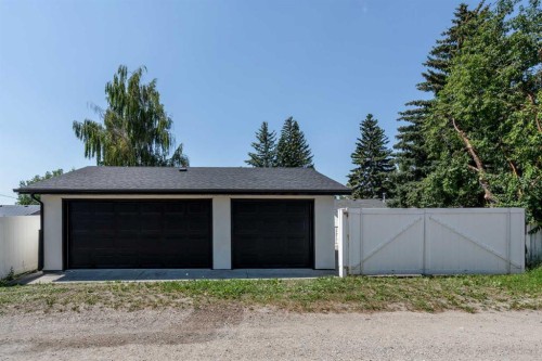 312 Queensland Road Se, Calgary, AB - Outdoor