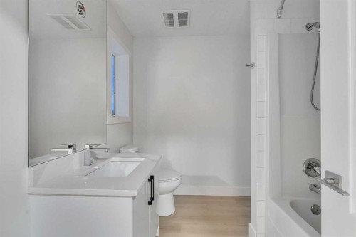 52 Saddlecreek Terrace Ne, Calgary, AB - Indoor Photo Showing Bathroom