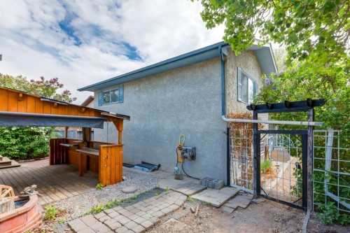 3 Berwick Close Nw, Calgary, AB - Outdoor With Exterior