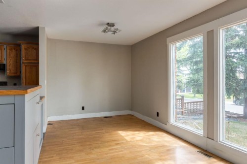 3 Berwick Close Nw, Calgary, AB - Indoor Photo Showing Other Room