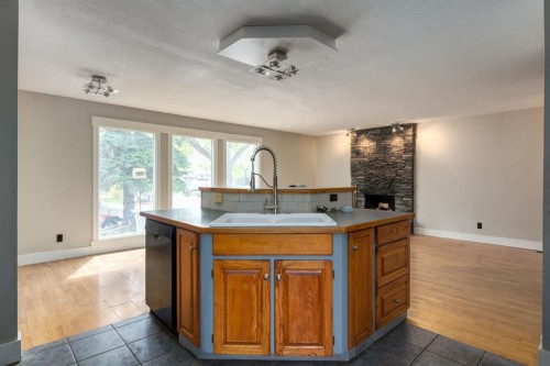 3 Berwick Close Nw, Calgary, AB - Indoor Photo Showing Kitchen With Double Sink