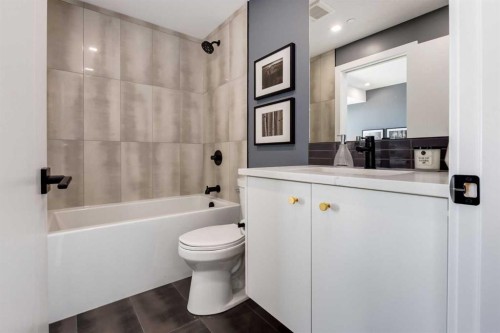 715-8445 Broadcast Avenue Sw, Calgary, AB - Indoor Photo Showing Bathroom
