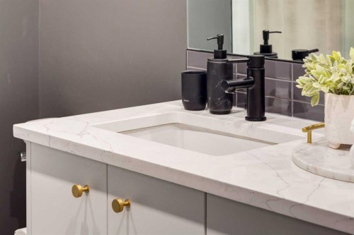 715-8445 Broadcast Avenue Sw, Calgary, AB - Indoor Photo Showing Bathroom