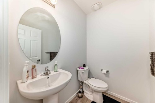 1387 148 Avenue Nw, Calgary, AB - Indoor Photo Showing Bathroom