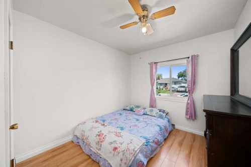 2219 41 Street Se, Calgary, AB - Indoor Photo Showing Bedroom