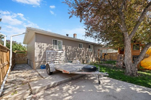 2219 41 Street Se, Calgary, AB - Outdoor