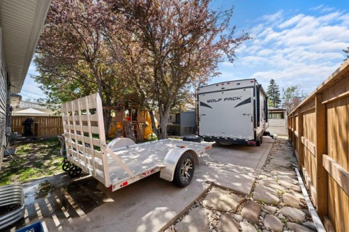 2219 41 Street Se, Calgary, AB - Outdoor