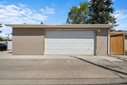 2219 41 Street Se, Calgary, AB - Outdoor