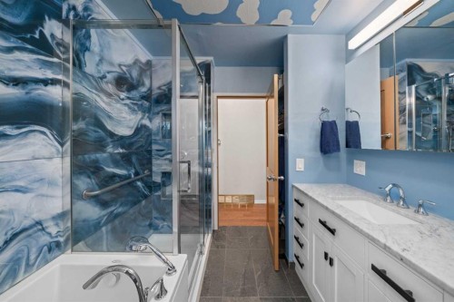 2219 41 Street Se, Calgary, AB - Indoor Photo Showing Bathroom