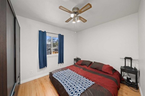 2219 41 Street Se, Calgary, AB - Indoor Photo Showing Bedroom