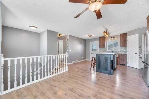 422 Cole Crescent, Carseland, AB - Indoor Photo Showing Kitchen