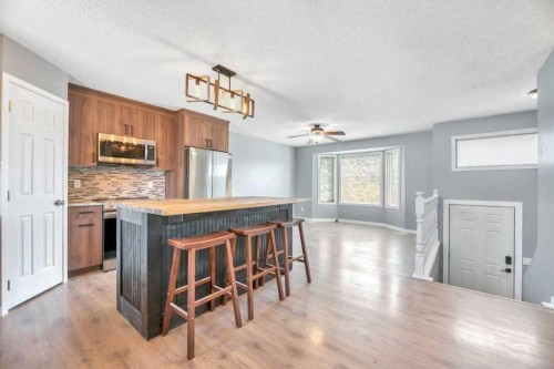 422 Cole Crescent, Carseland, AB - Indoor Photo Showing Kitchen