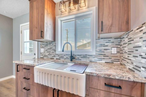 422 Cole Crescent, Carseland, AB - Indoor Photo Showing Kitchen With Upgraded Kitchen