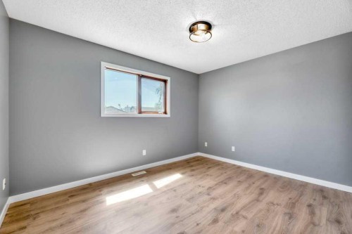 422 Cole Crescent, Carseland, AB - Indoor Photo Showing Other Room